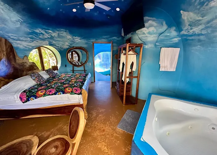 Beachfront Paradise Boutique Hotel - Alebrijes Jacuzzi Suits